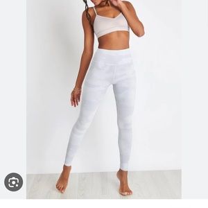 Alo High-Waist Camo Vapor Legging women size large